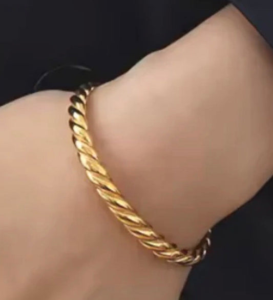 Twisted open cuff